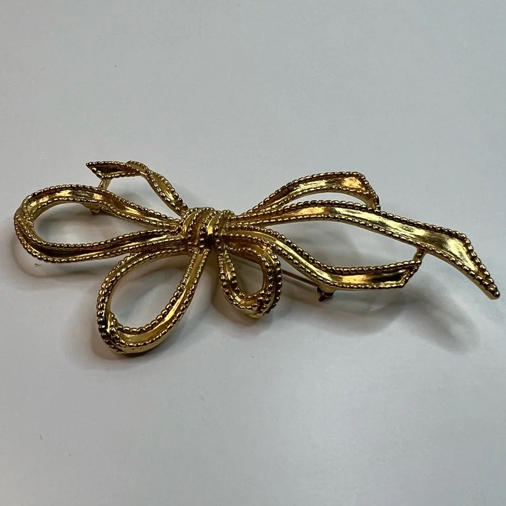 Vintage Crown Trifari Large Ribbon Bow Brooch